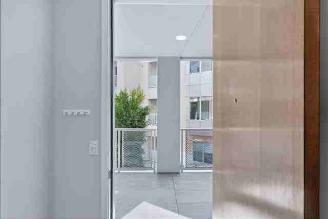 21 Gramercy ##219 - Photo 3 of 23