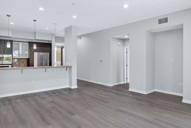 21 Gramercy ##219 - Photo 5 of 23