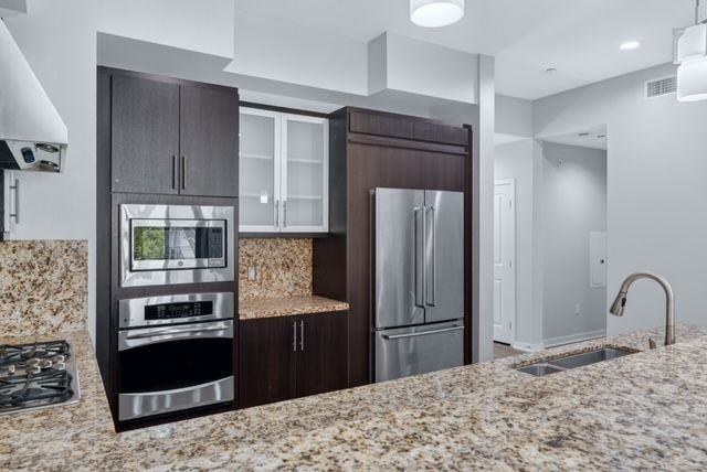 21 Gramercy ##219 - Photo 7 of 23