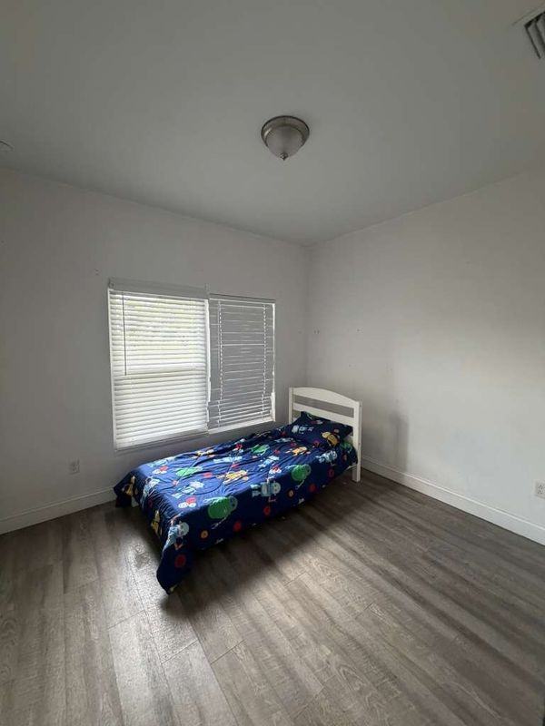 837 Ne 15th Ln - Photo 6 of 11