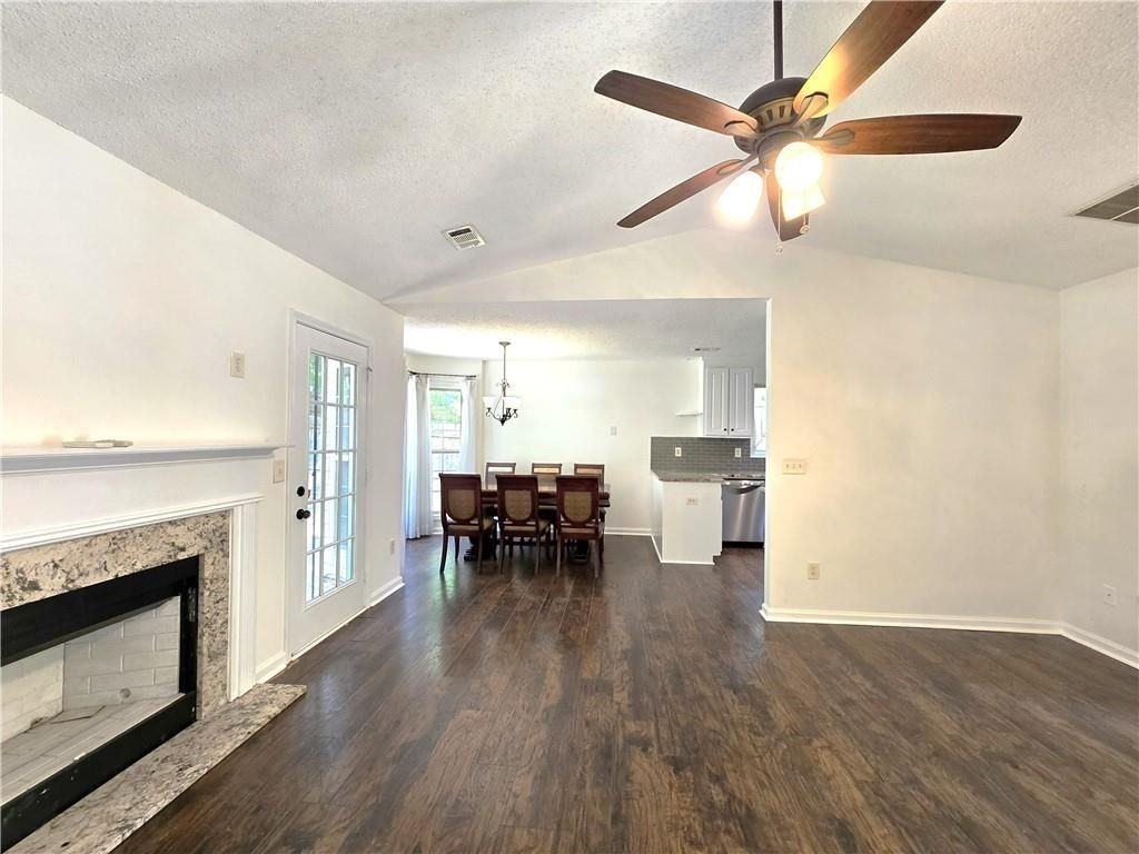 245 Crofton Rdg - Photo 7 of 23