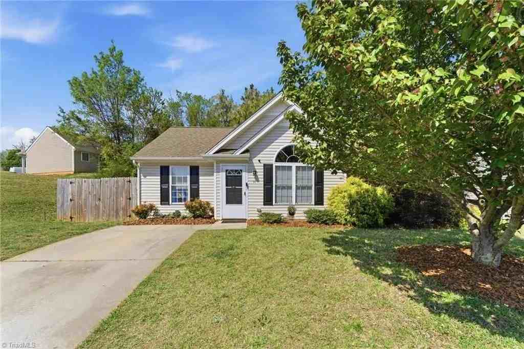 11 Franklinwood Dr - Photo 2 of 26