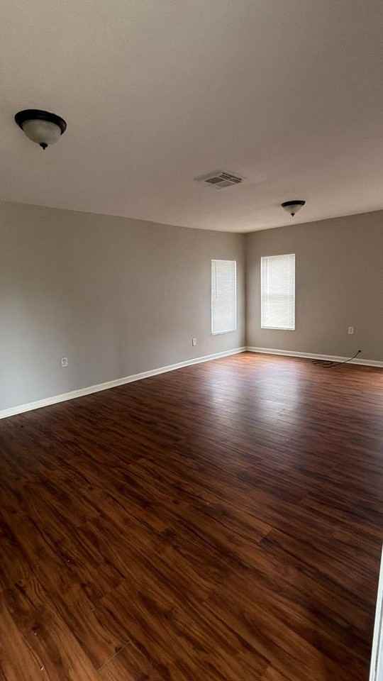 7805 Woodlyn Rd - Photo 2 of 18
