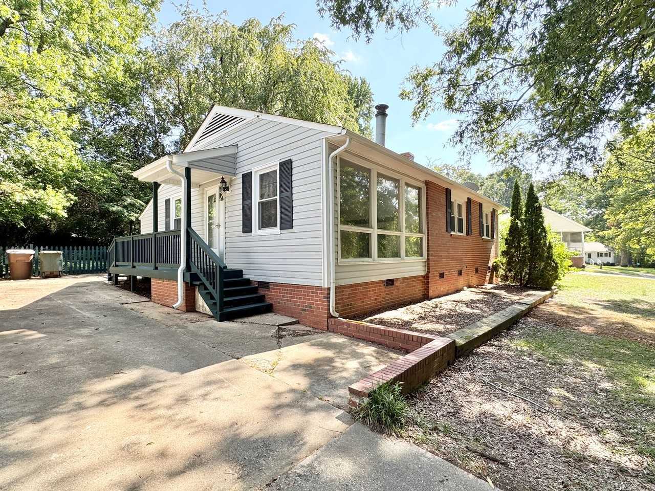 505 Crestwood Dr - Photo 2 of 22