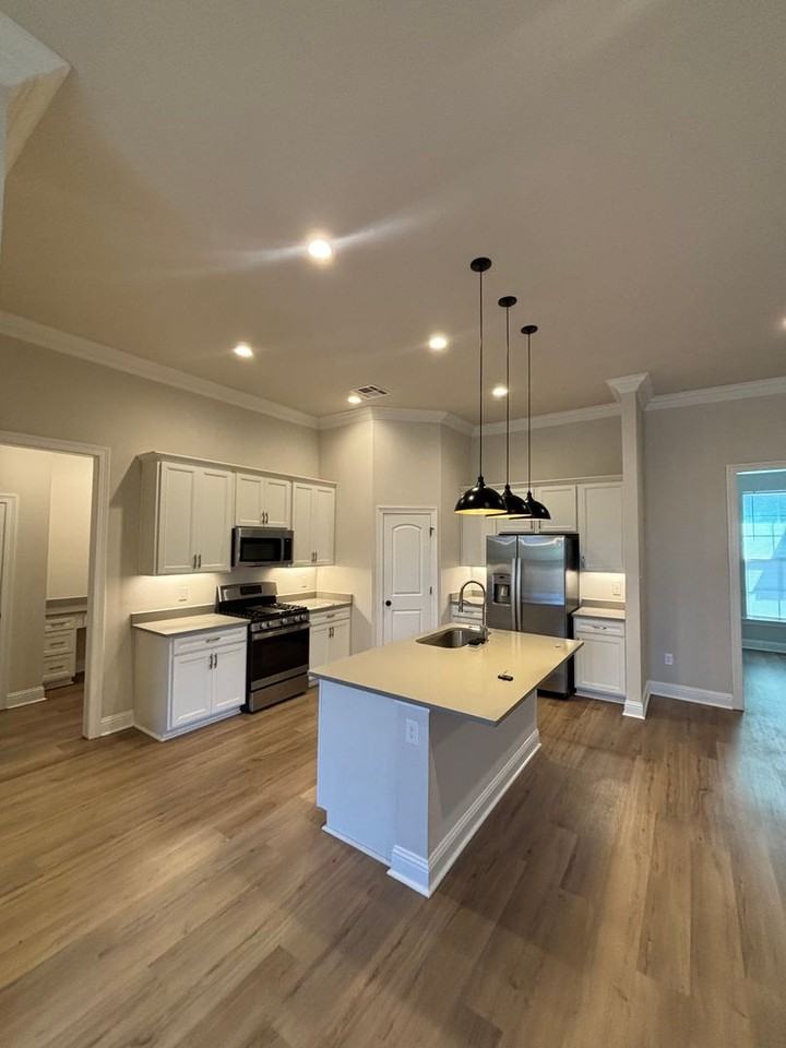 331 Hummingbird Ln - Photo 3 of 12