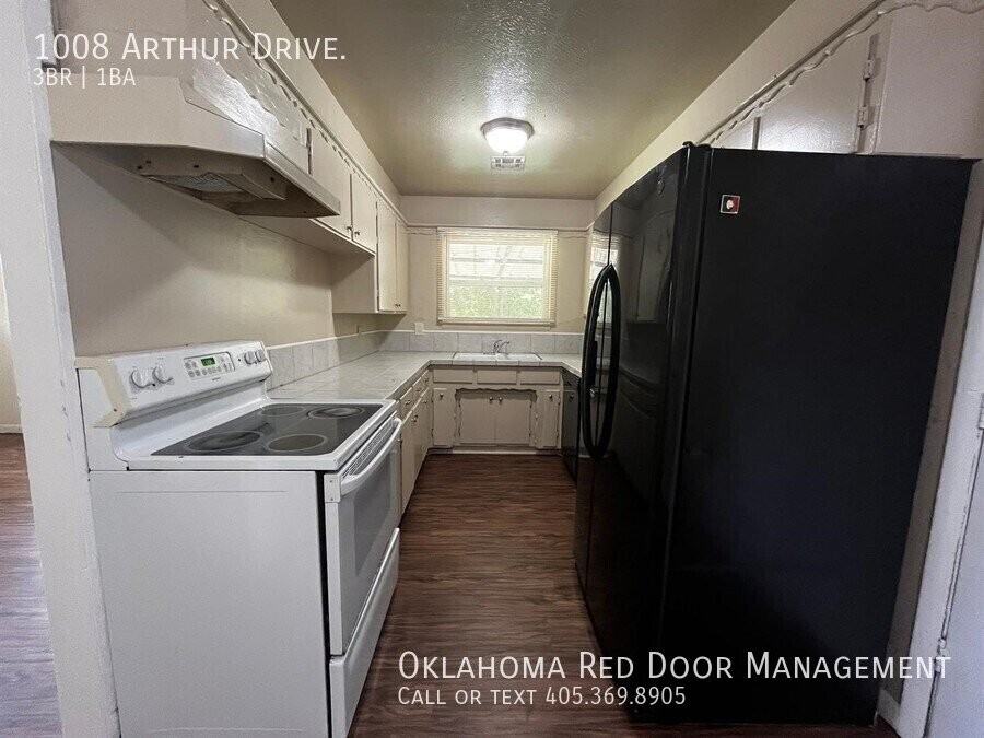 1008 Arthur Dr - Photo 2 of 28