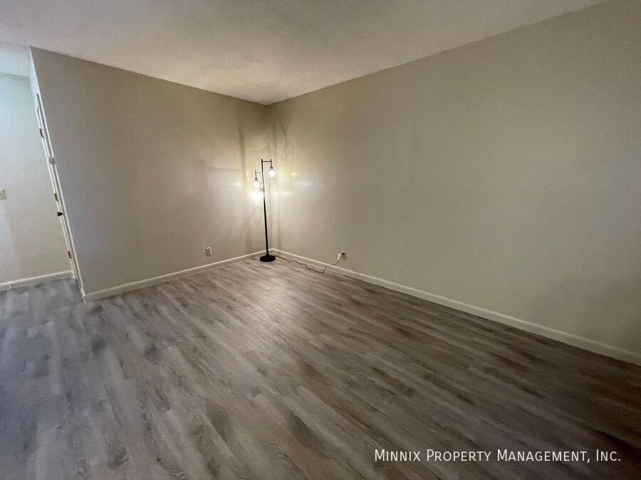 500 4th Ave #05 - Photo 4 of 20