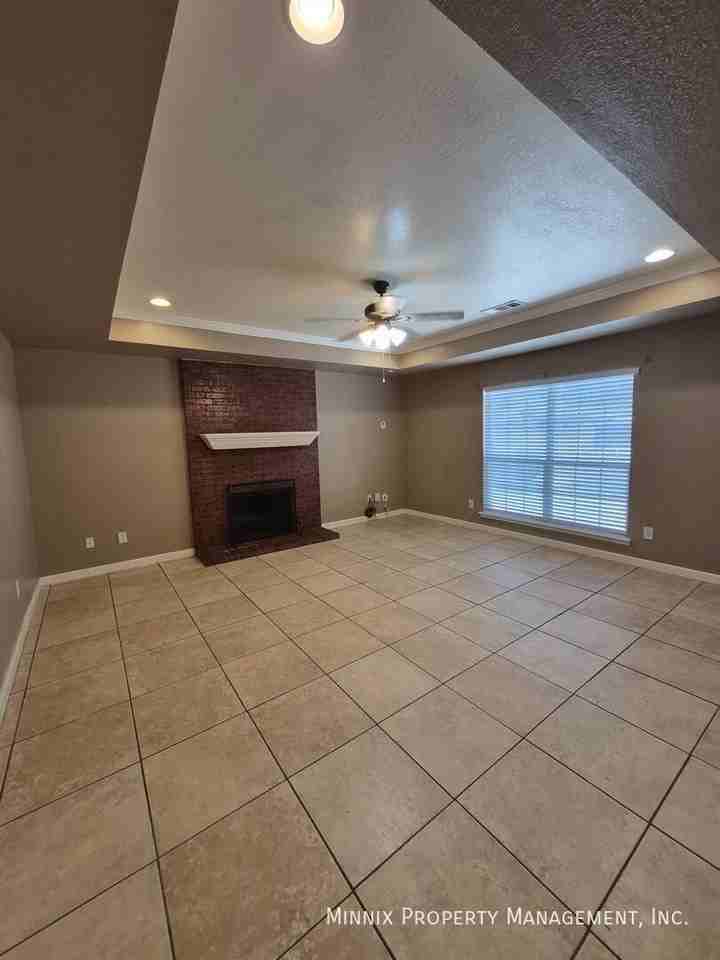 2113 Sw 59th Ave - Photo 4 of 24