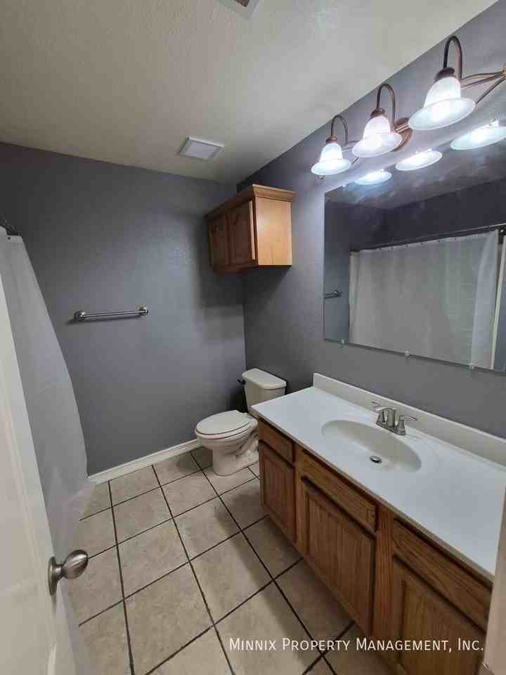 2113 Sw 59th Ave - Photo 5 of 24