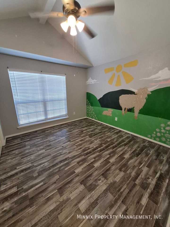 2113 Sw 59th Ave - Photo 6 of 24