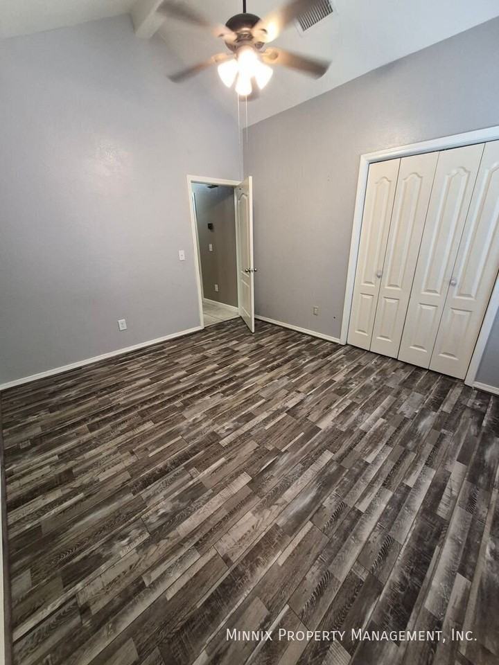 2113 Sw 59th Ave - Photo 7 of 24