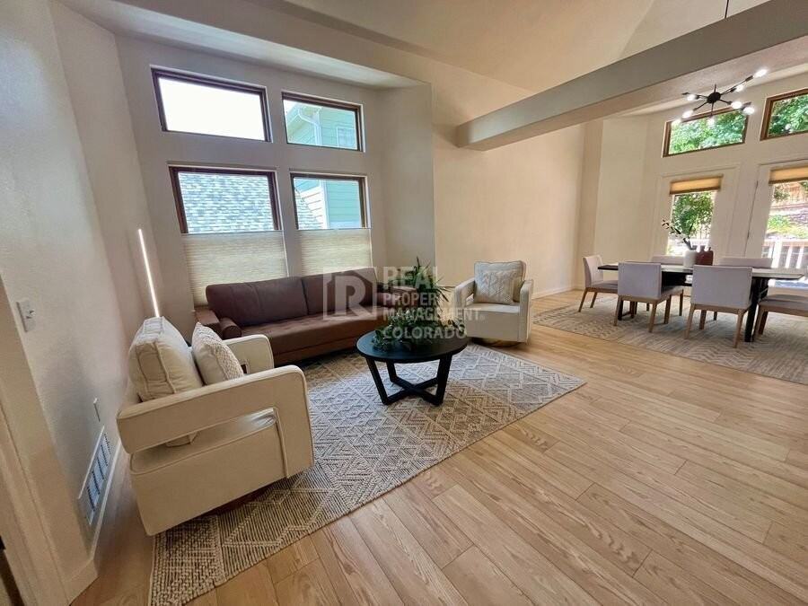 5785 S Bahama Cir E - Photo 3 of 37