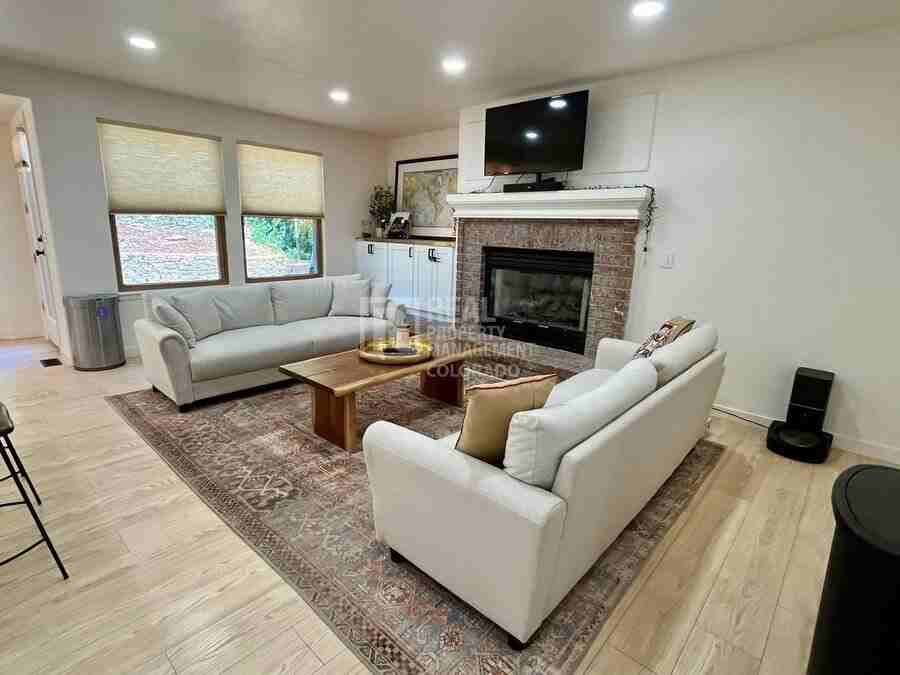 5785 S Bahama Cir E - Photo 4 of 37