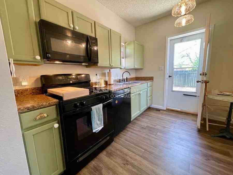 902 W Cucharras St - Photo 5 of 19