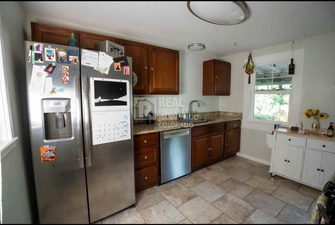 2410 Pierce St - Photo 2 of 14