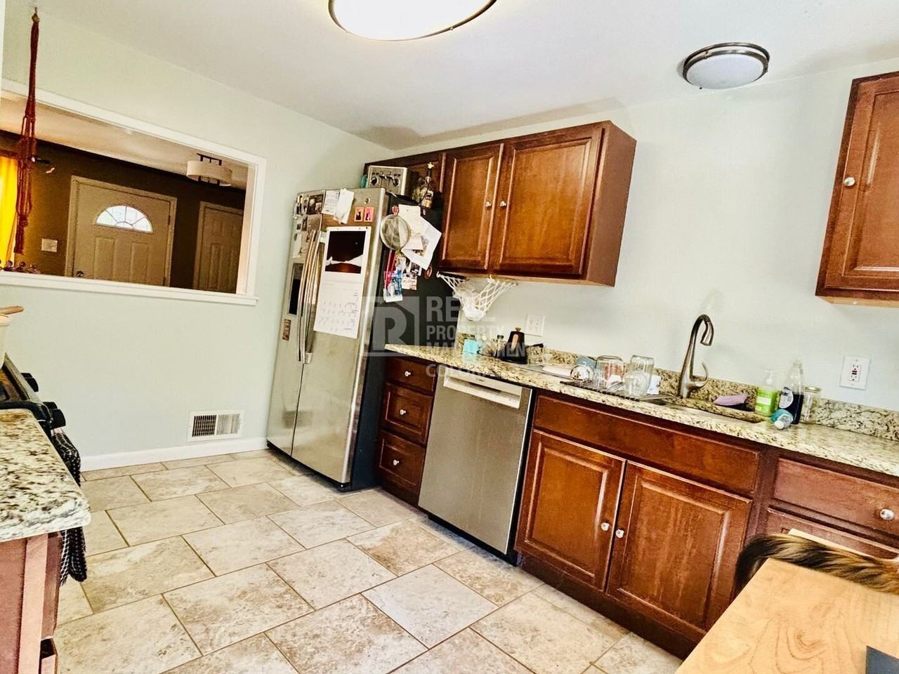 2410 Pierce St - Photo 3 of 14