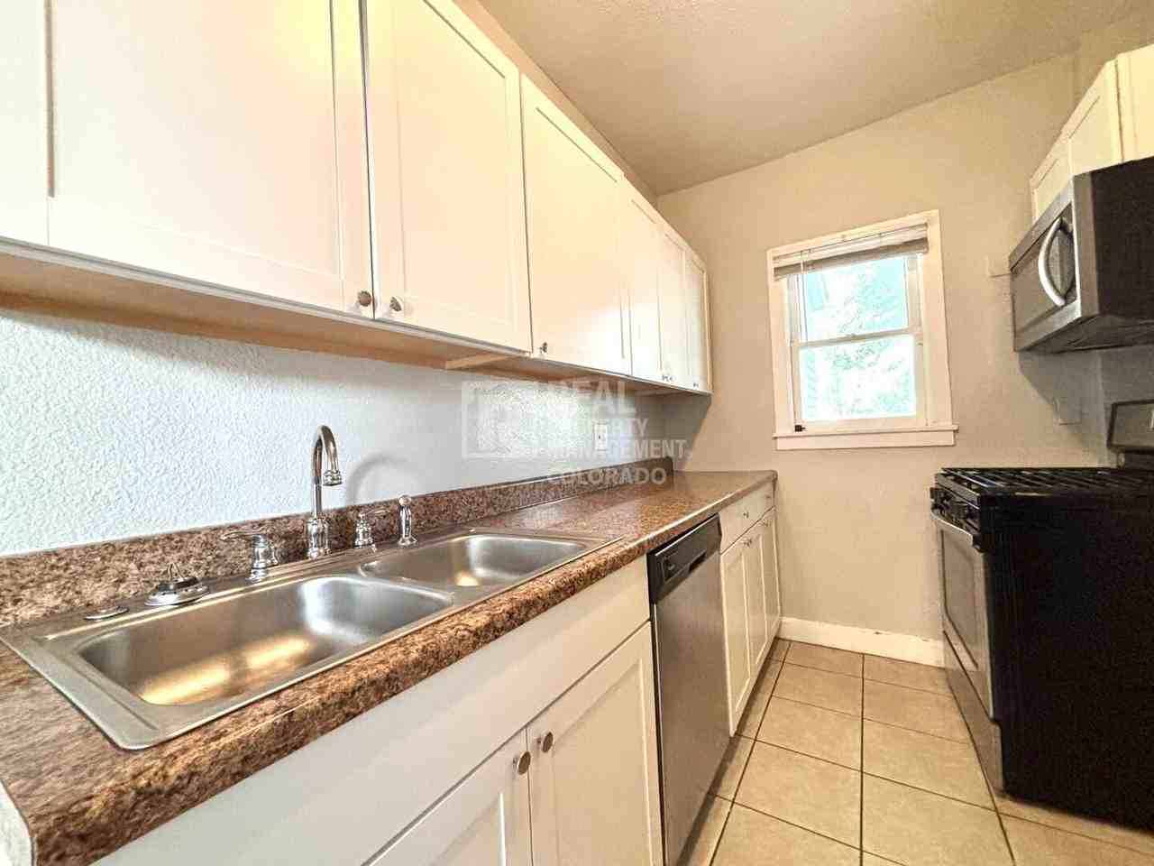 618 N Weber St #101 - Photo 4 of 9