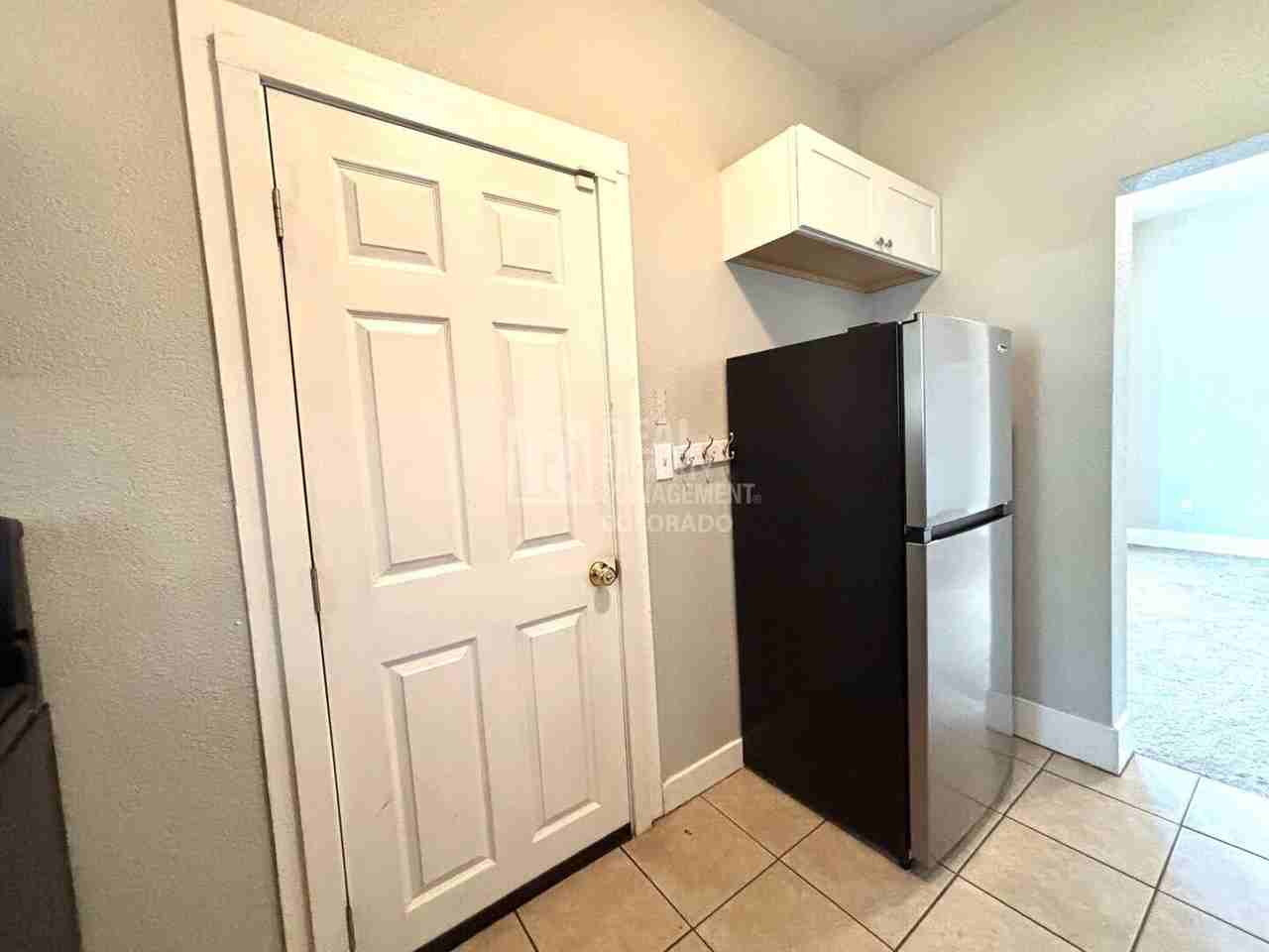 618 N Weber St #101 - Photo 5 of 9