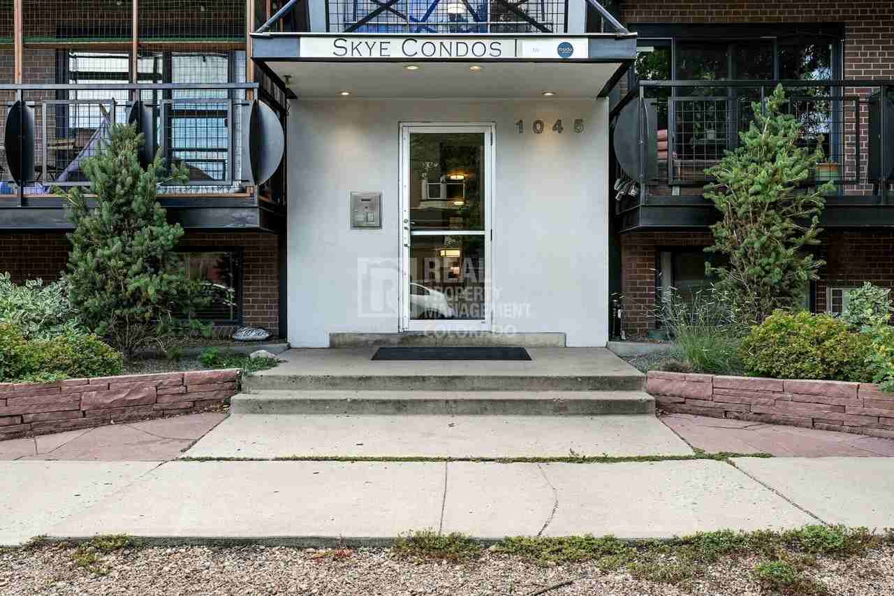 1045 N Clarkson St #102 - Photo 4 of 26