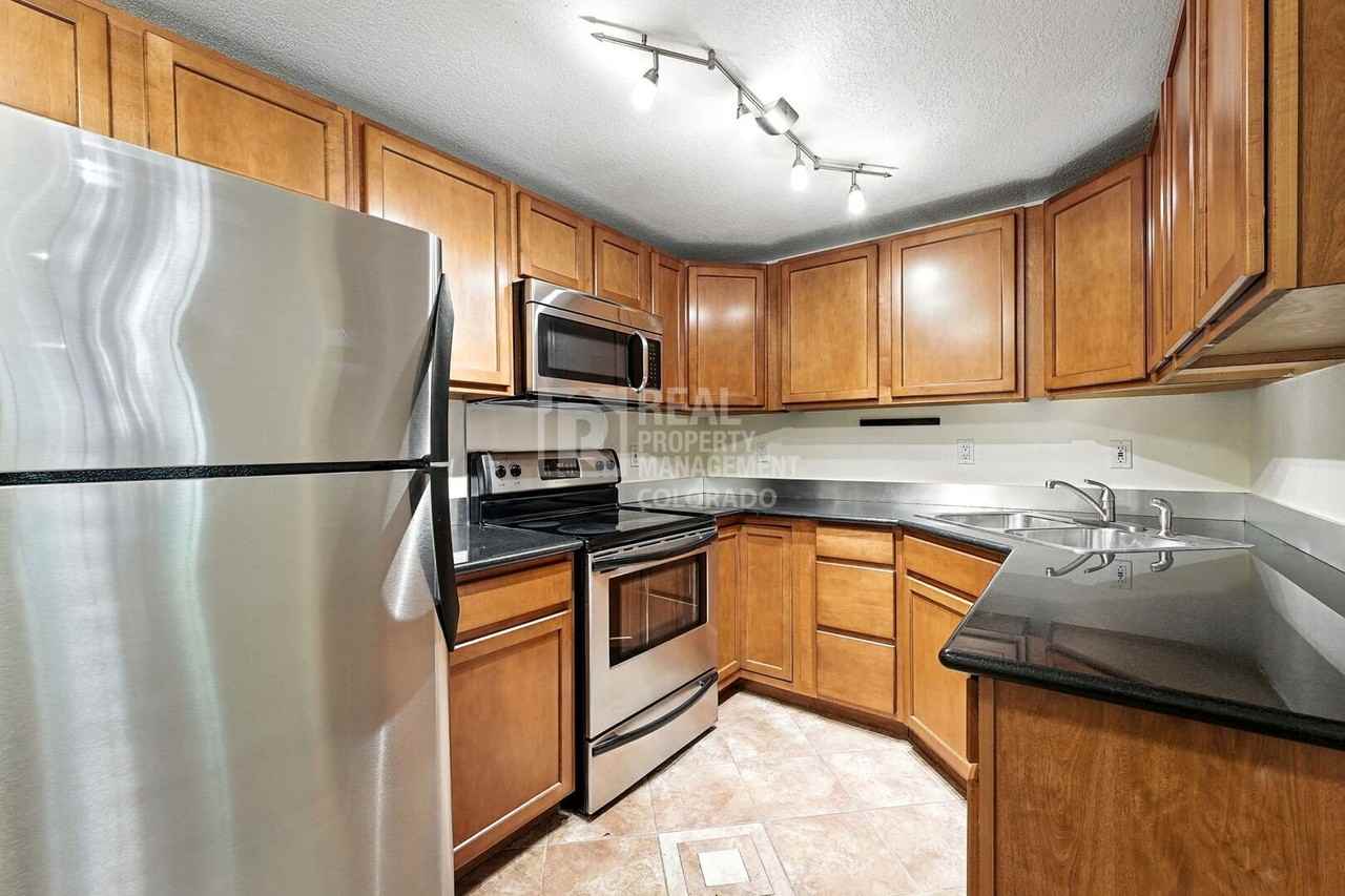 1045 N Clarkson St #102 - Photo 7 of 26