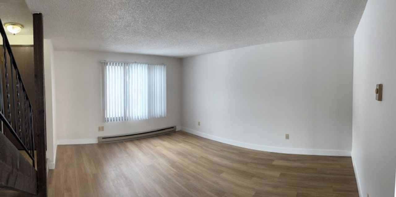 $1,075 / 2br - Photo 2 of 11