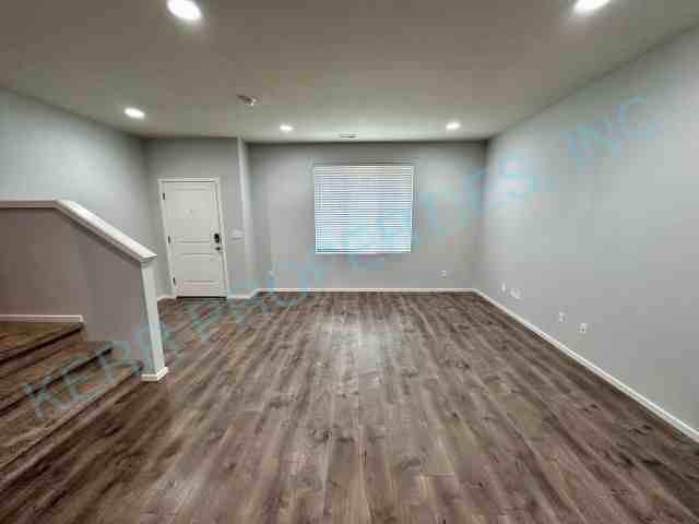 17124 Se Crossroads Ave - Photo 2 of 24