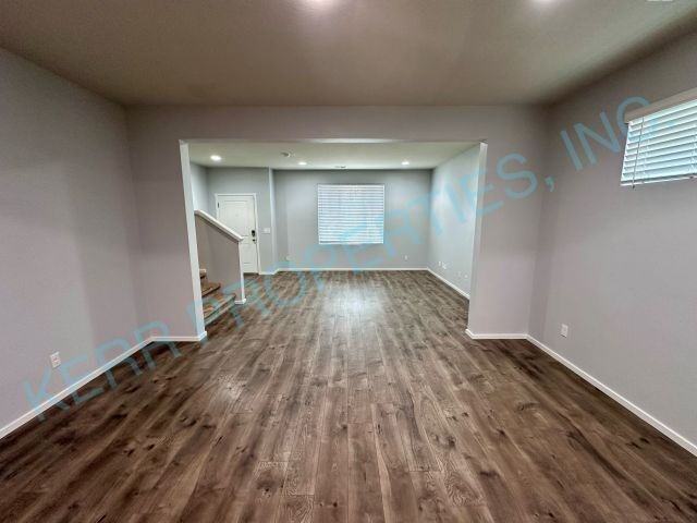 17124 Se Crossroads Ave - Photo 4 of 24