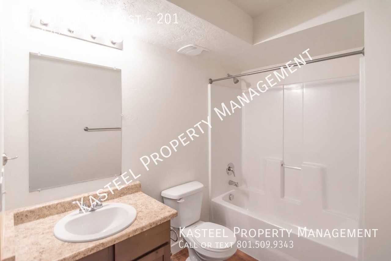477 S 850 E #201 - Photo 3 of 5