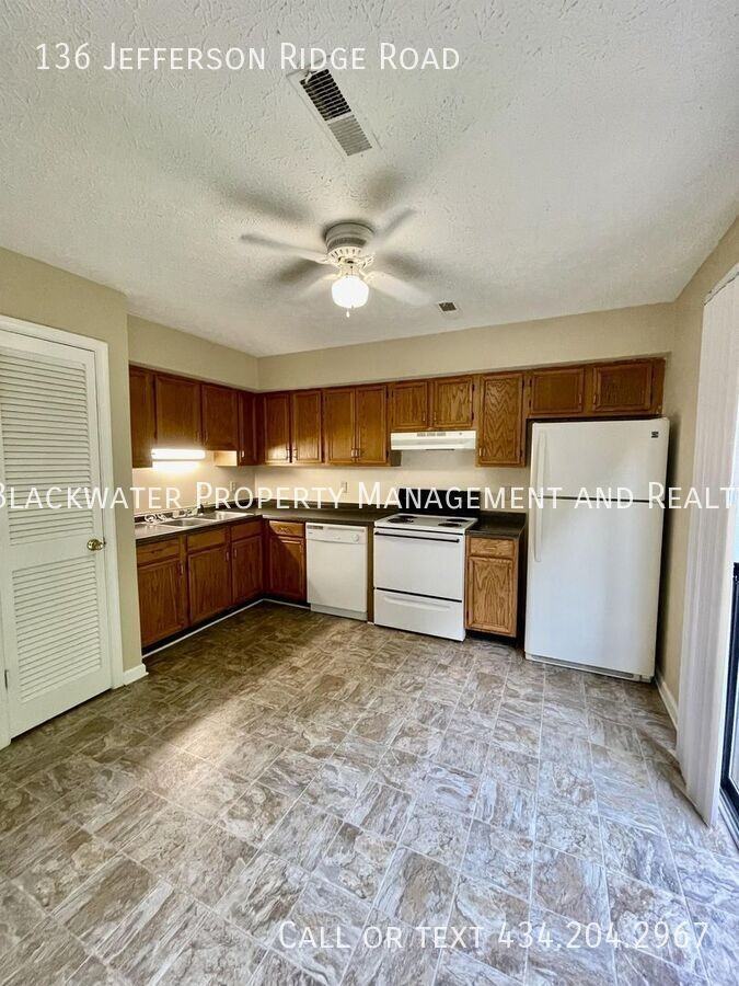 136 Jefferson Ridge Rd - Photo 5 of 20