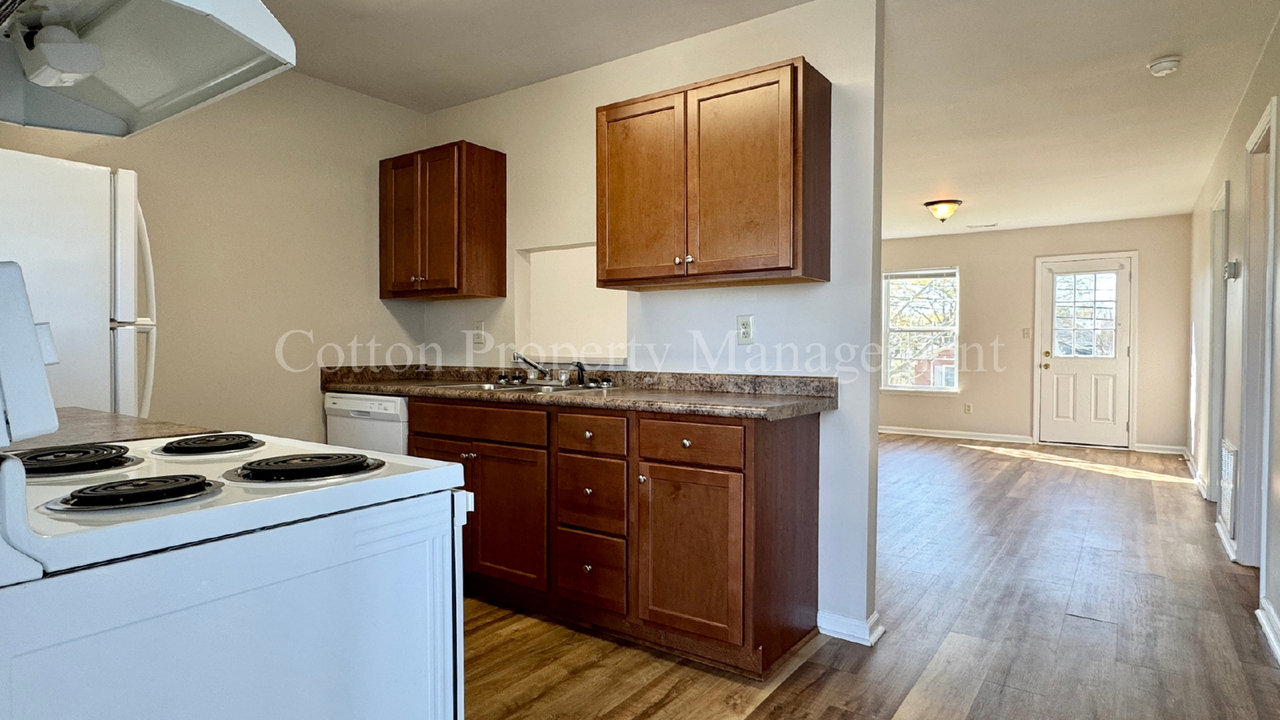315 S Dudley St #2 - Photo 4 of 18