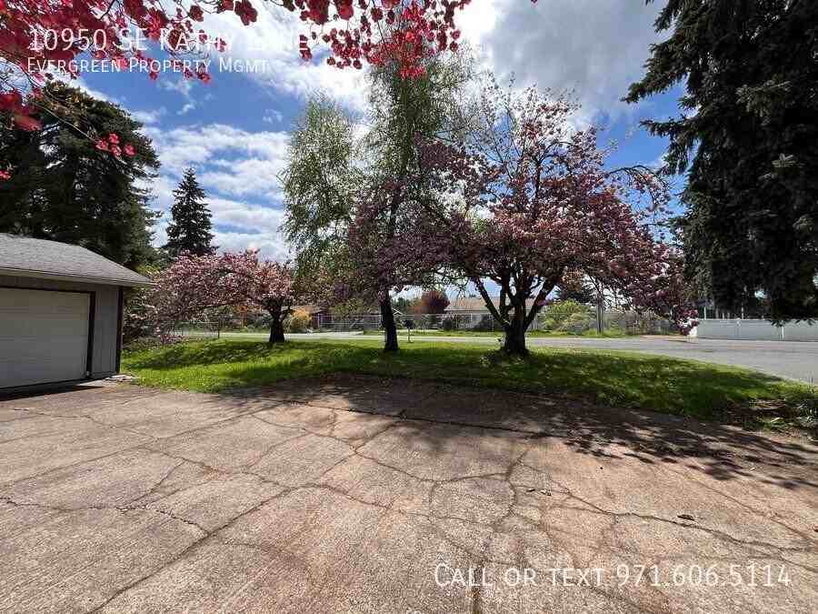 10950 Se Kathy Ln - Photo 3 of 32