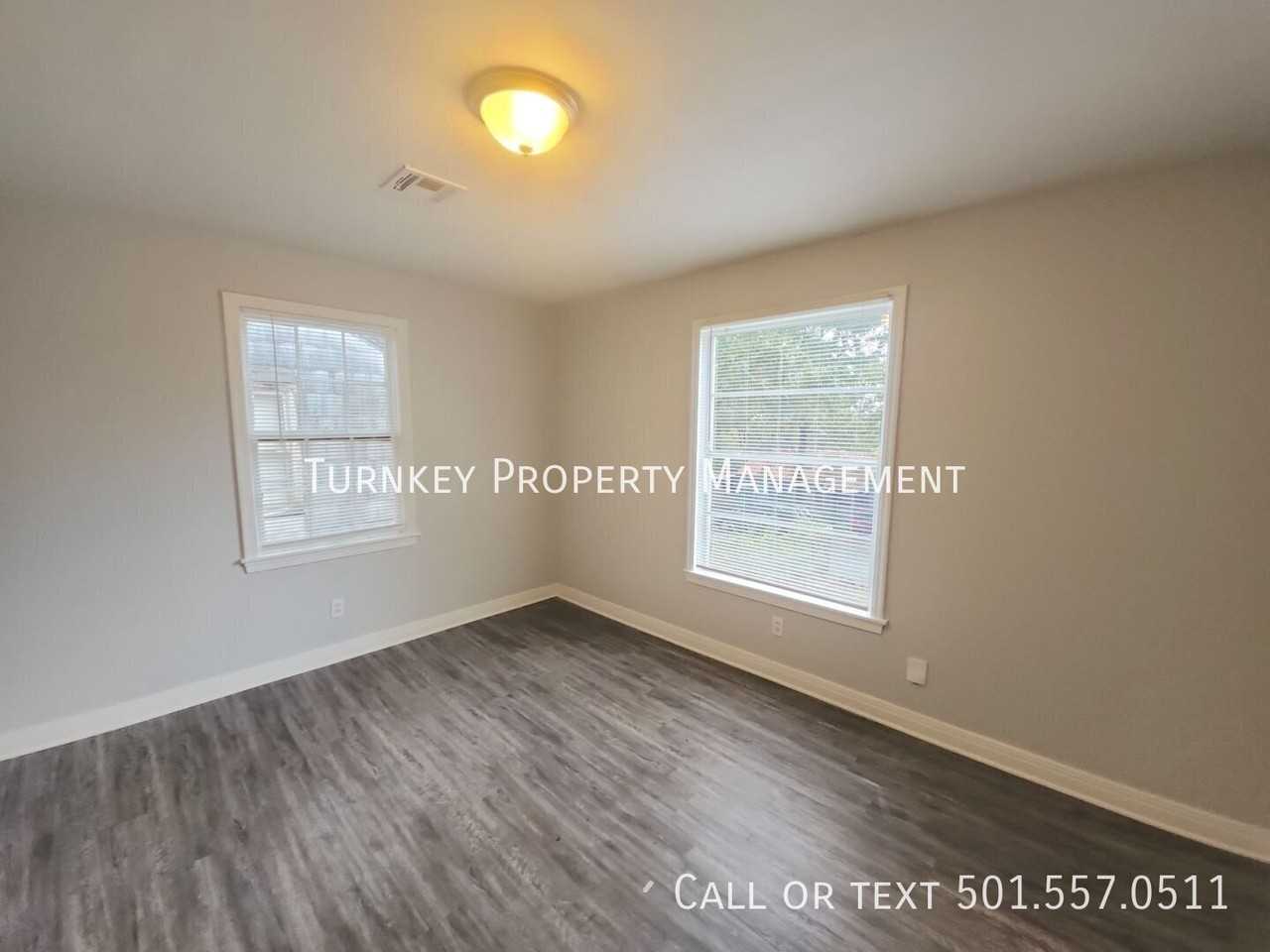 5316 Wood St - Photo 5 of 10