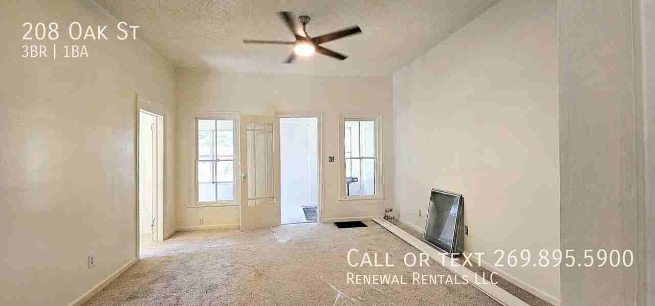 208 Oak St - Photo 4 of 9