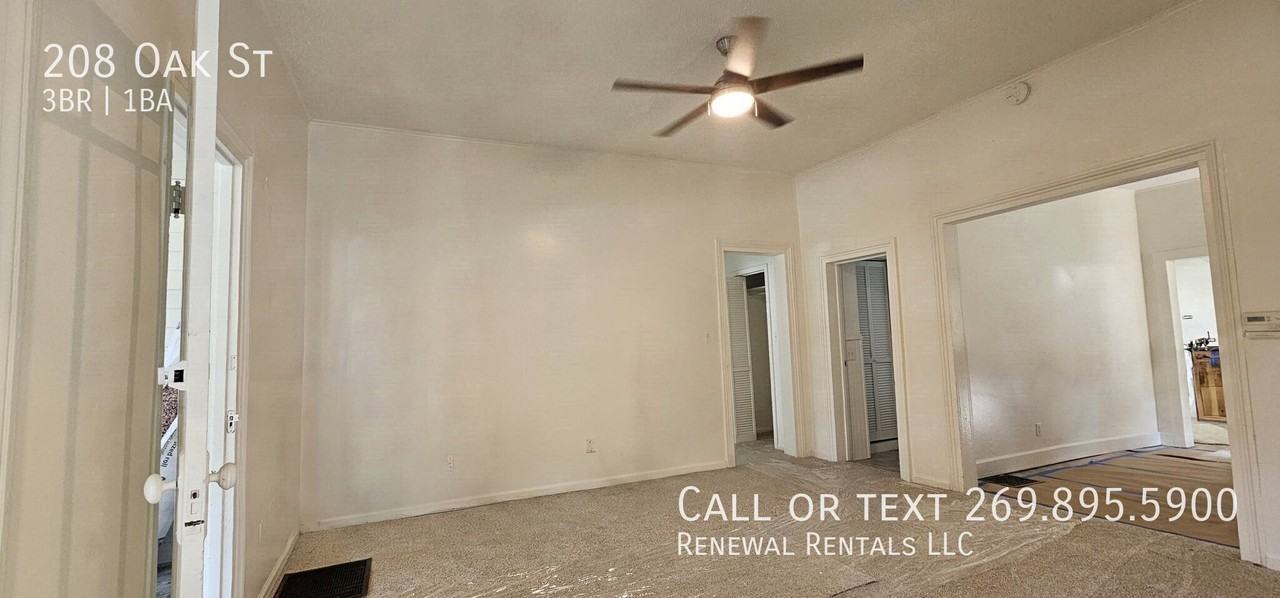 208 Oak St - Photo 5 of 9