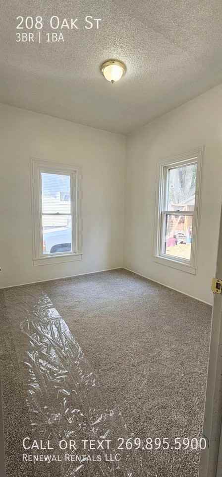 208 Oak St - Photo 7 of 9