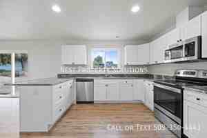 featured image of 215 W 1st St #6