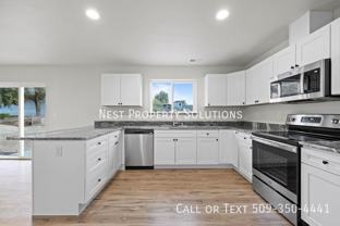 215 W 1st St #6 - Photo 1 of 1