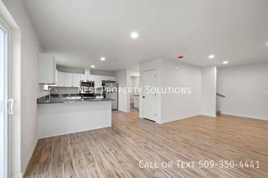 215 W 1st St #6 - Photo 5 of 50