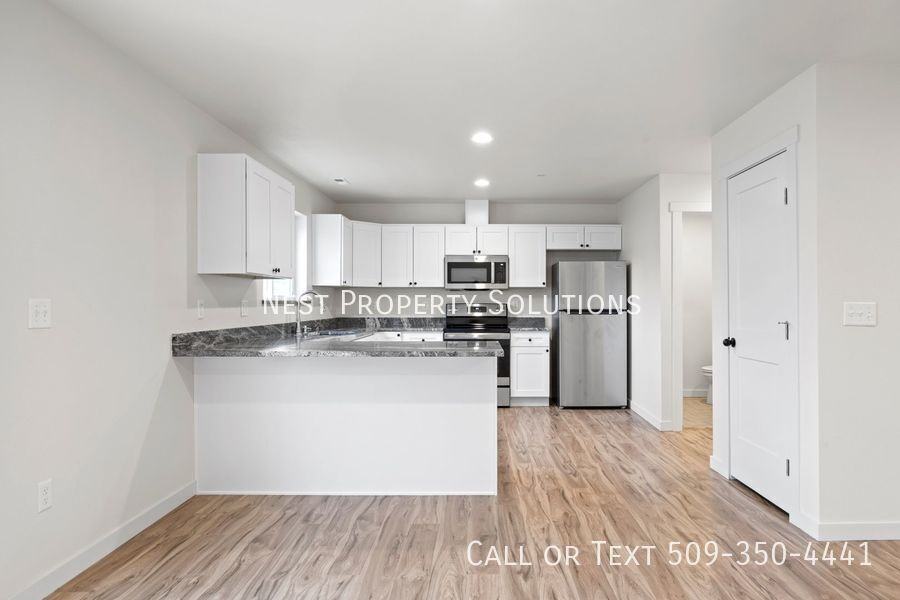 215 W 1st St #6 - Photo 6 of 50