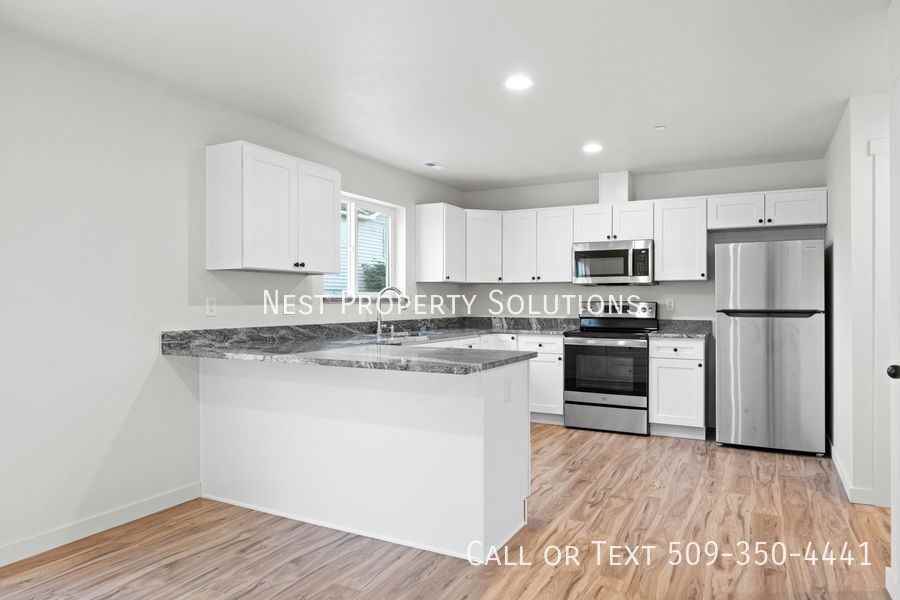 215 W 1st St #6 - Photo 7 of 50