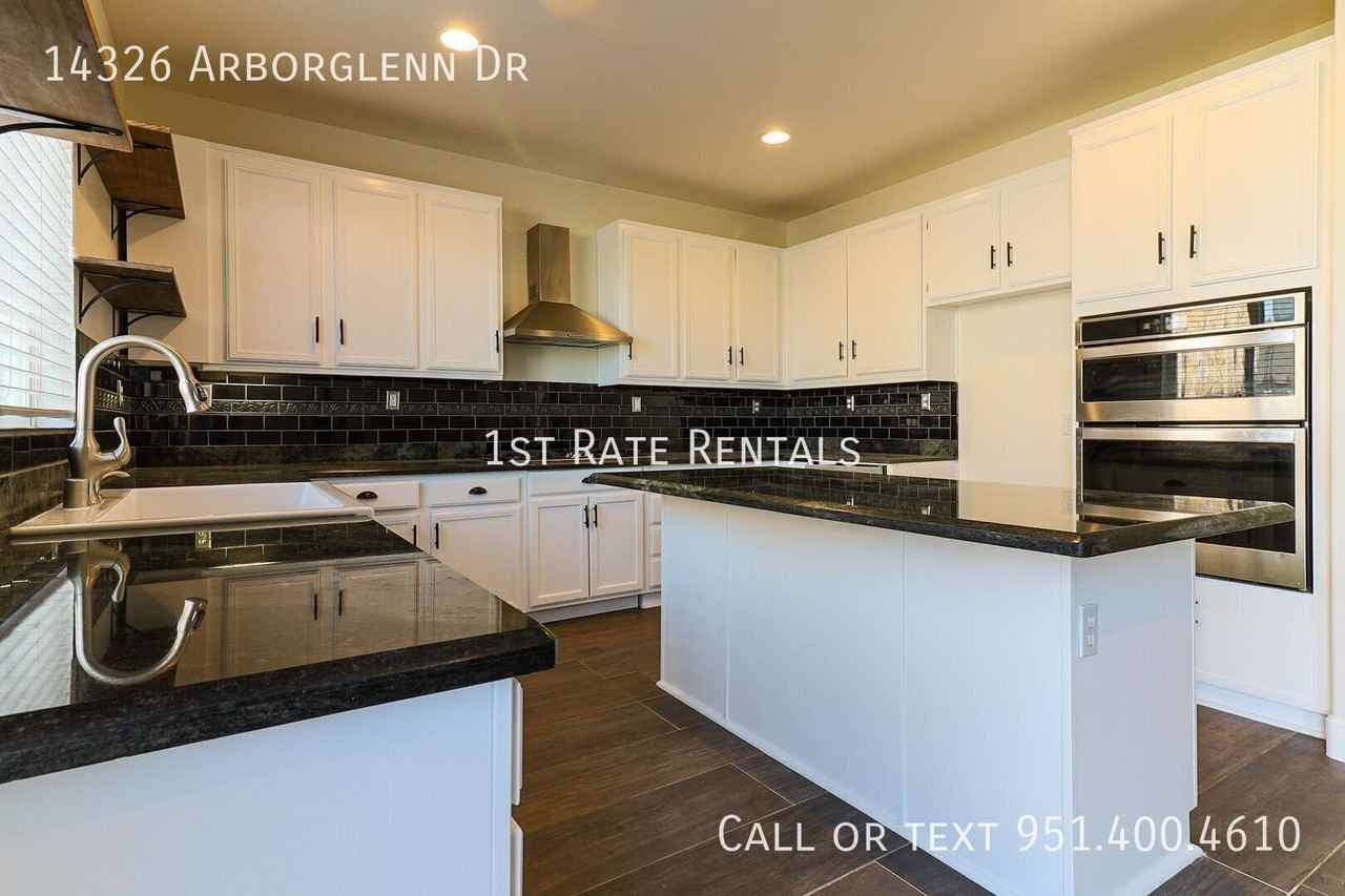 14326 Arborglenn Dr - Photo 3 of 16