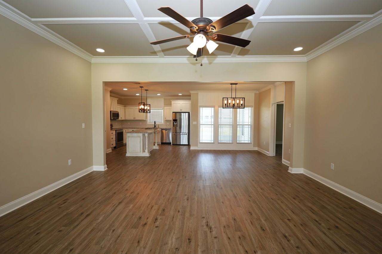 3905 Crusader Ct - Photo 4 of 32