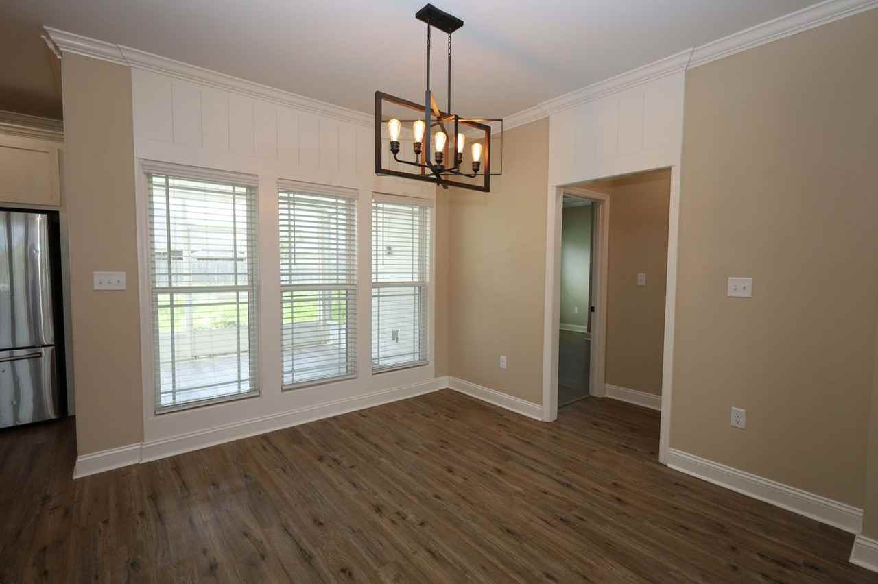 3905 Crusader Ct - Photo 5 of 32