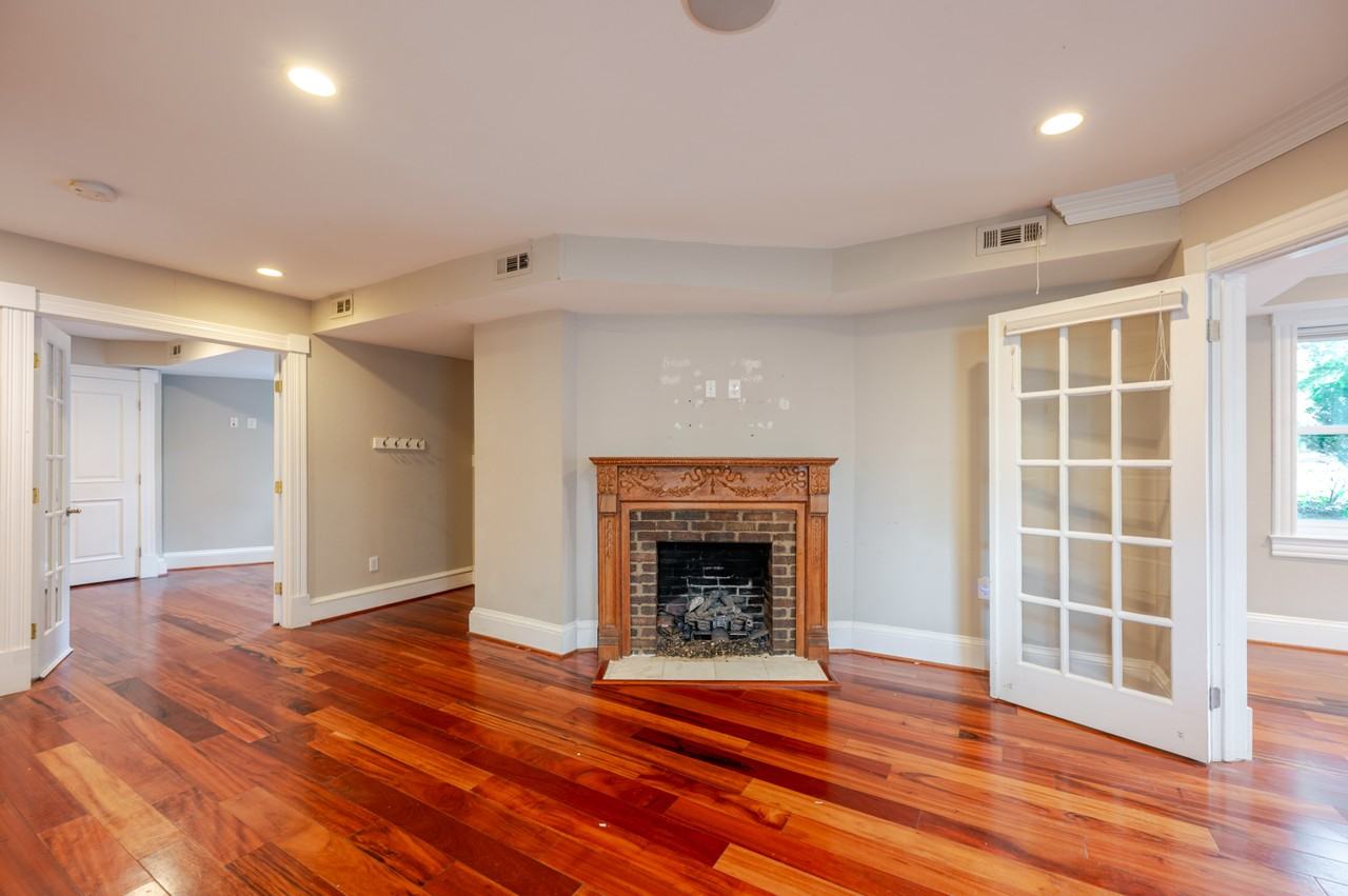 2126 R St Nw #B - Photo 4 of 29