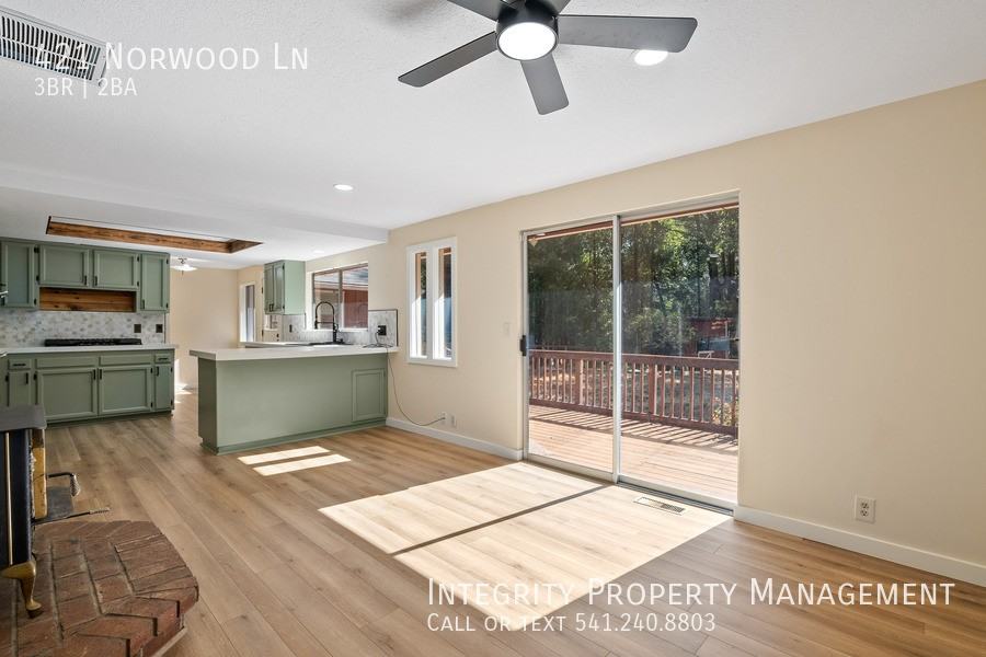 421 Norwood Ln - Photo 6 of 38