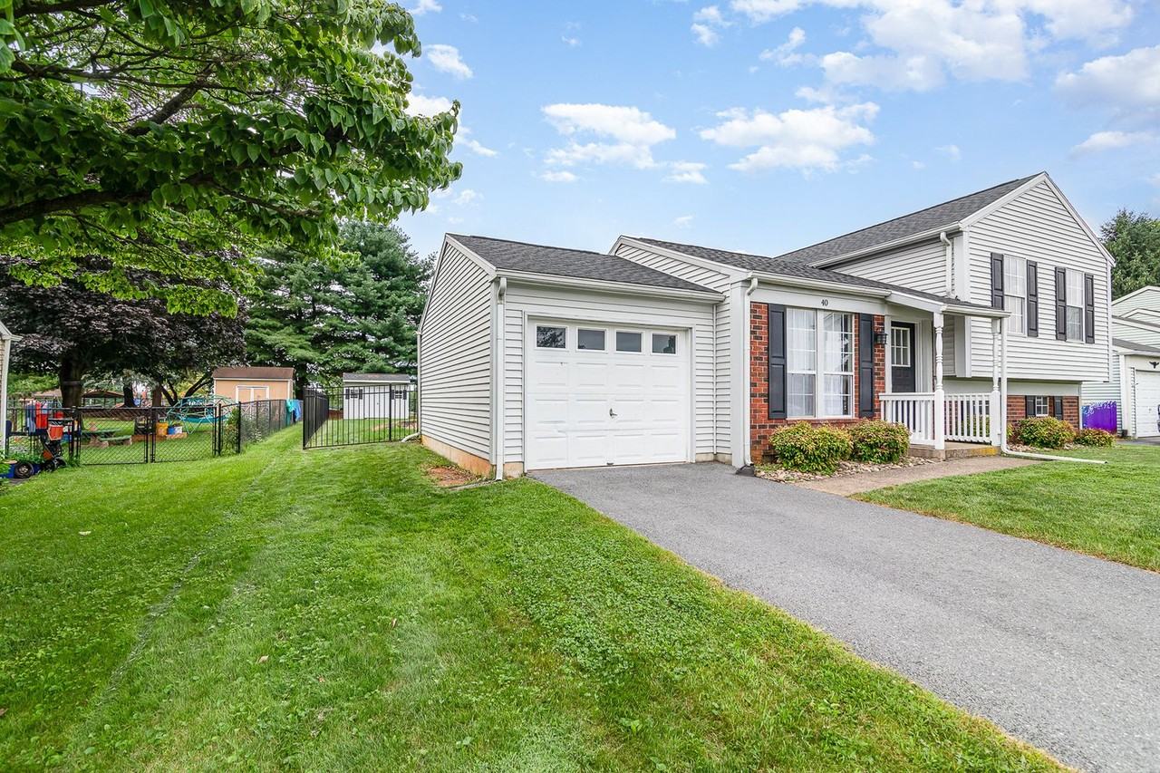 40 Lilac Dr - Photo 2 of 38