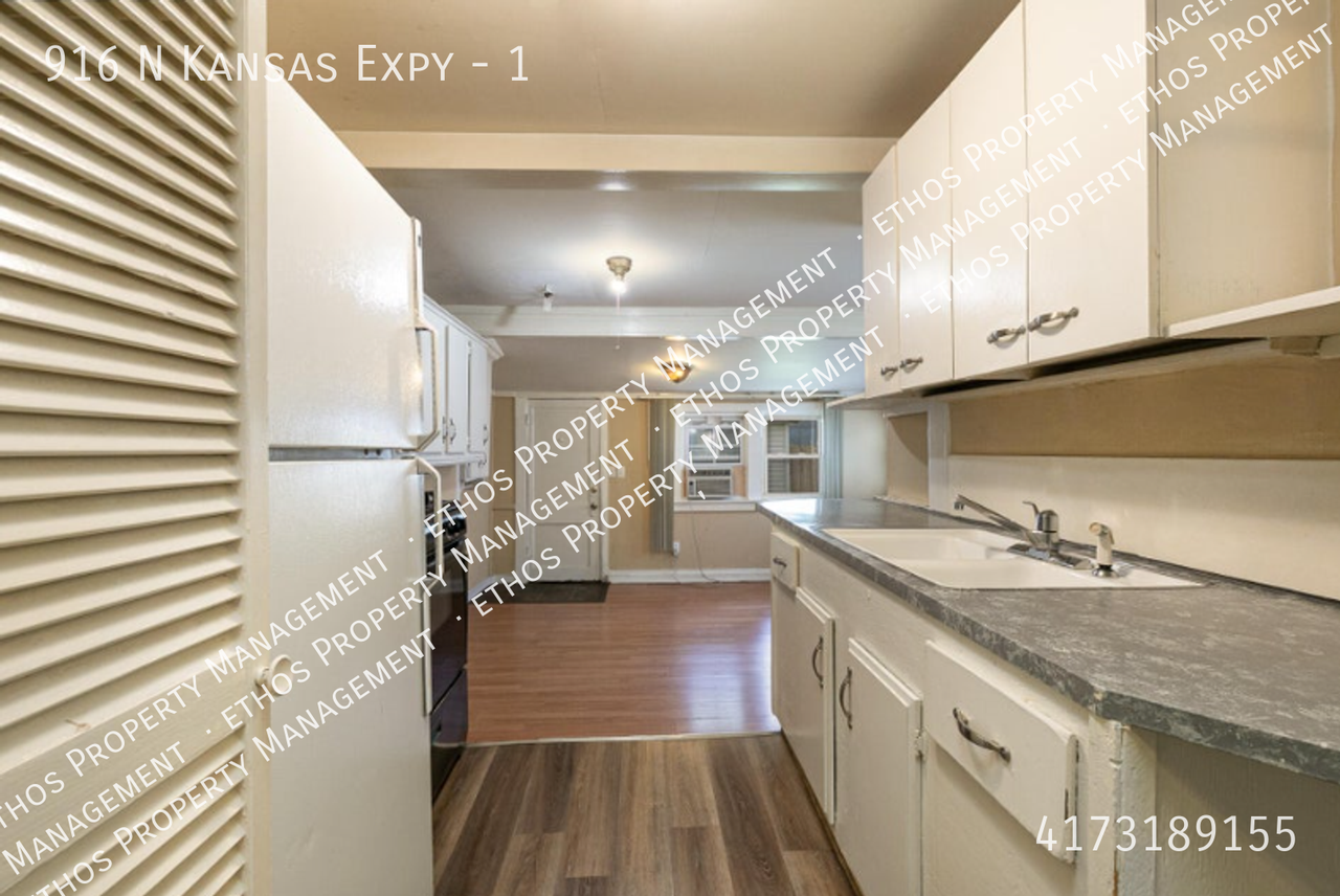 916 N Kansas Expy #1 - Photo 2 of 20