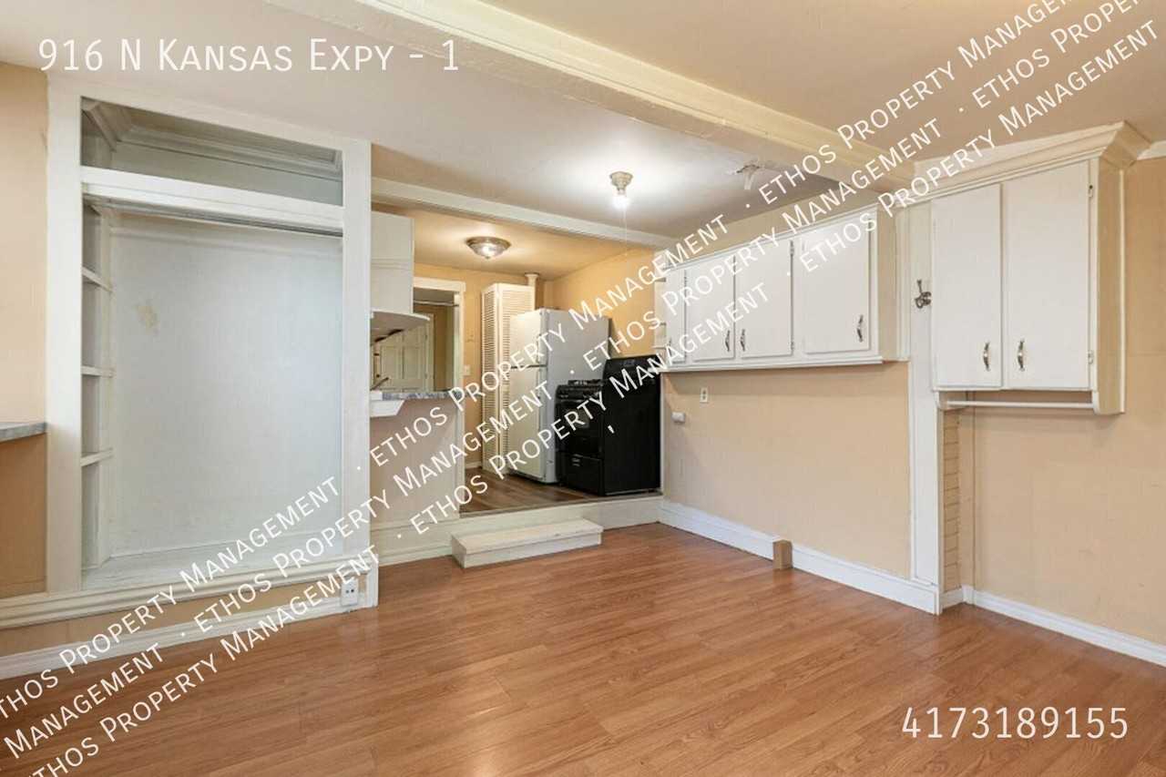 916 N Kansas Expy #1 - Photo 3 of 20