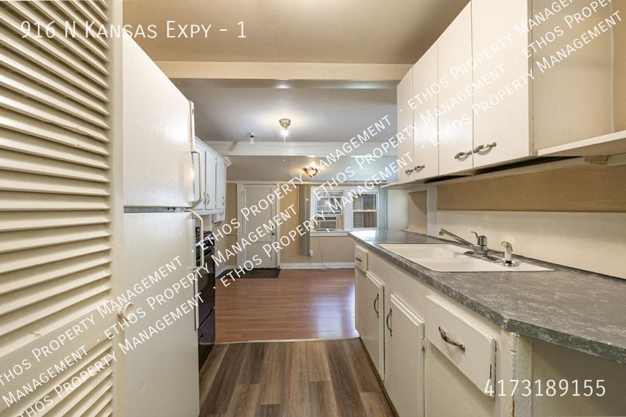 916 N Kansas Expy #1 - Photo 4 of 20