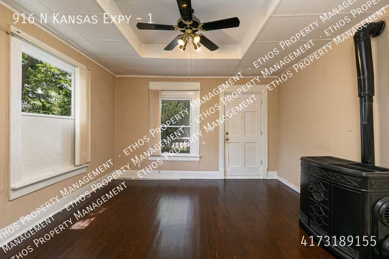 916 N Kansas Expy #1 - Photo 5 of 20